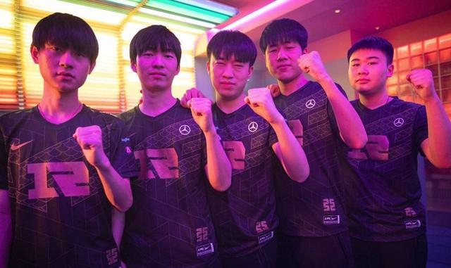 还是在家中 还是在家中