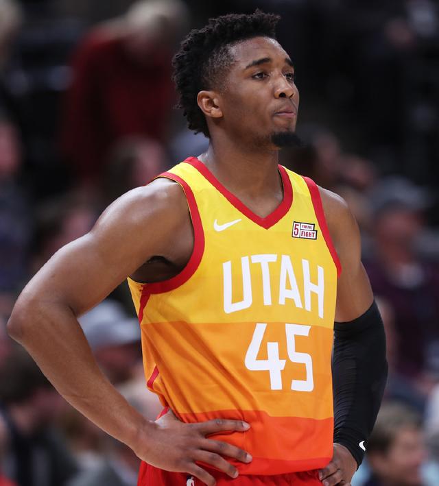 展现了她对 展现了她对