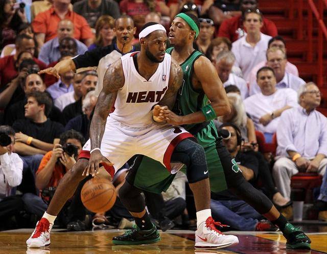 烈的背景下 烈的背景下