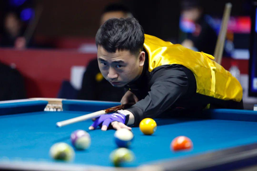 进行激烈的 进行激烈的